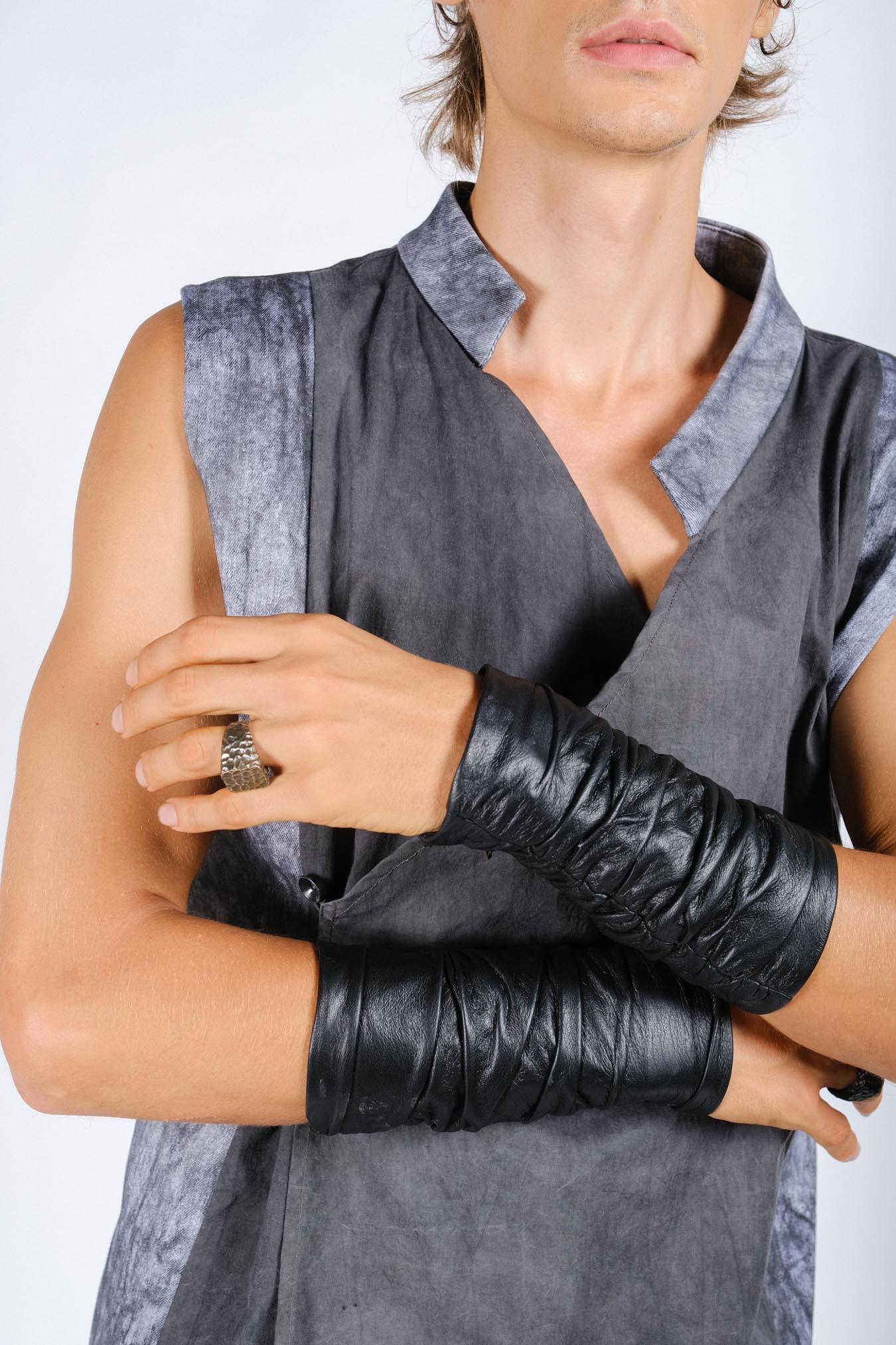 Tottori, Manchette en Cuir