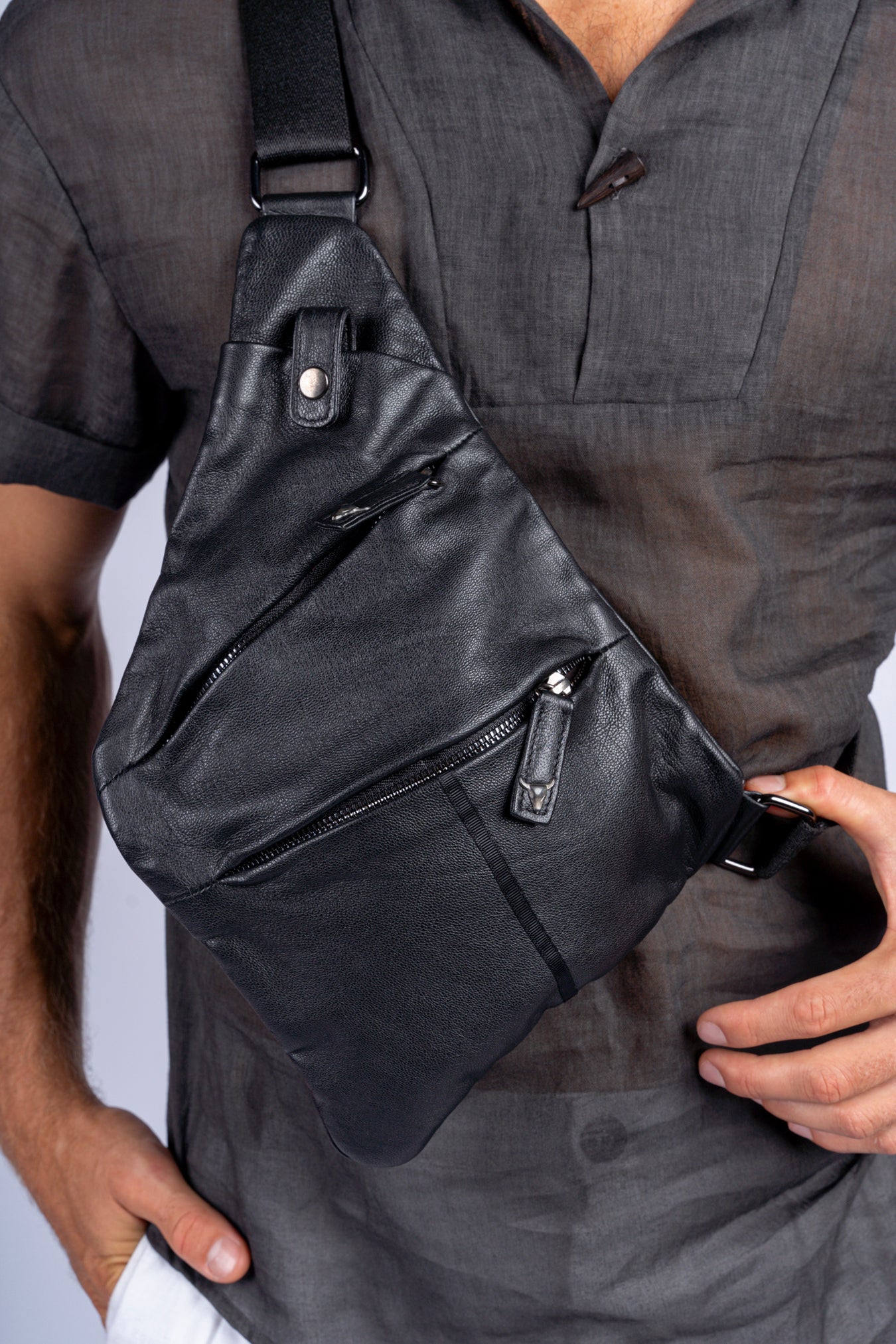 Kin, Pochette en Cuir